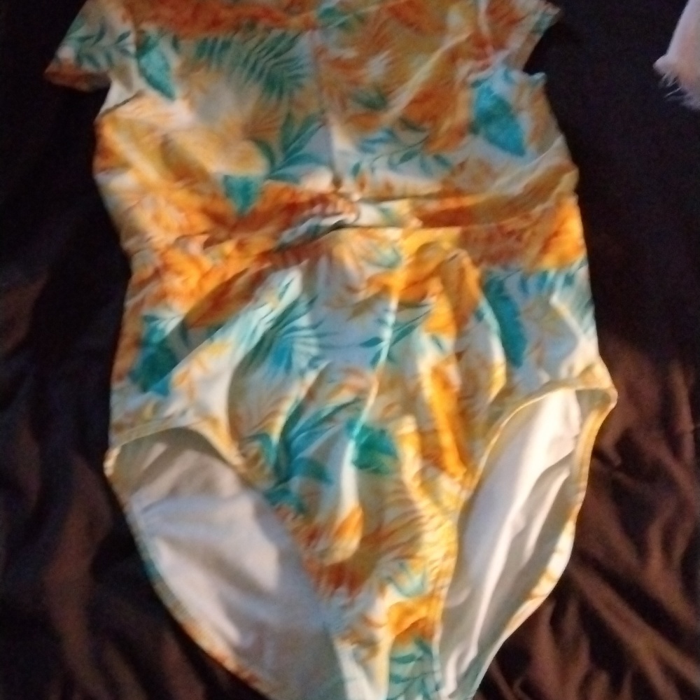 Girls one piece swimwear